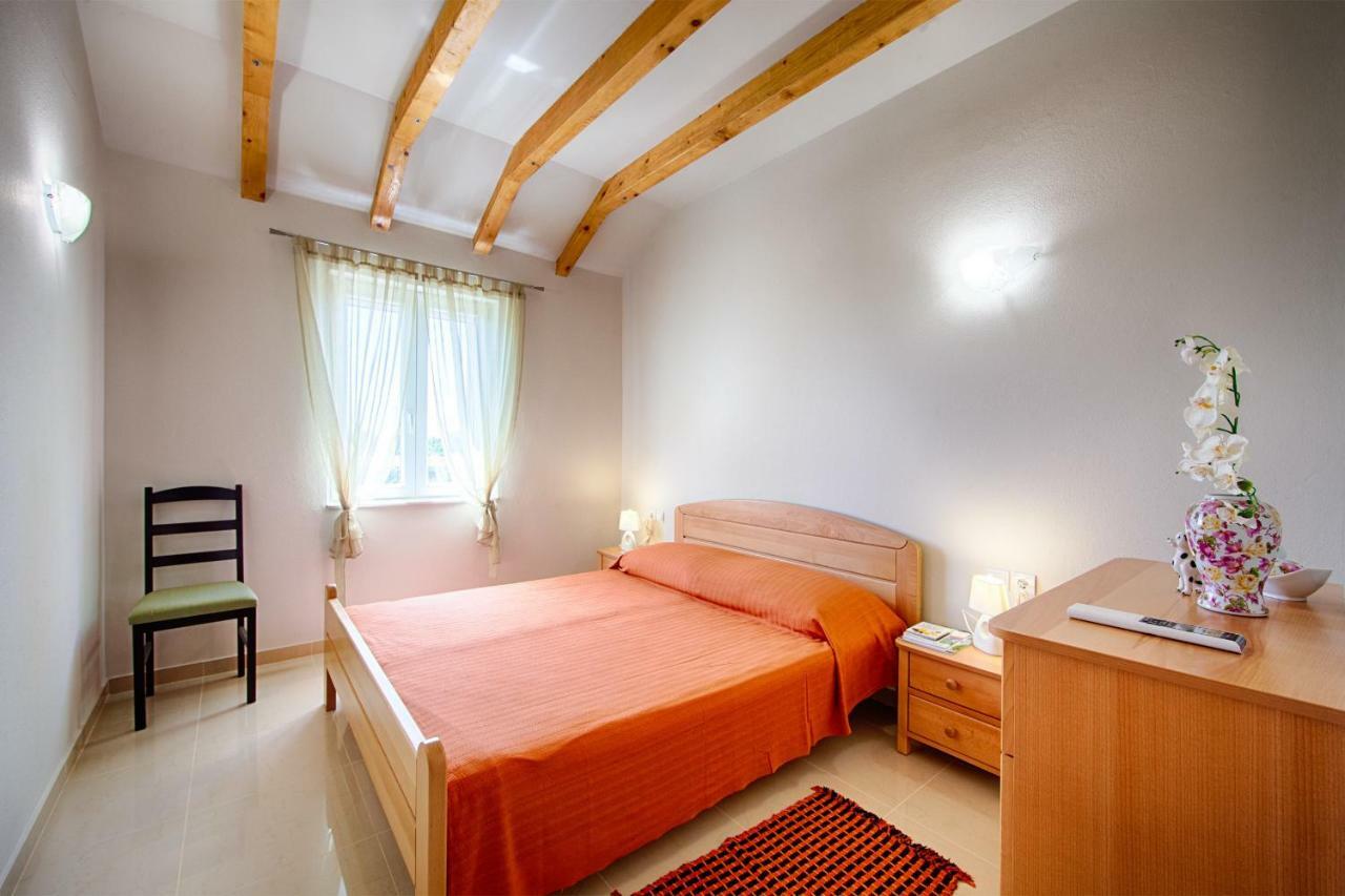 Betini Apartments - Authentic Island Escape Komiza Ngoại thất bức ảnh