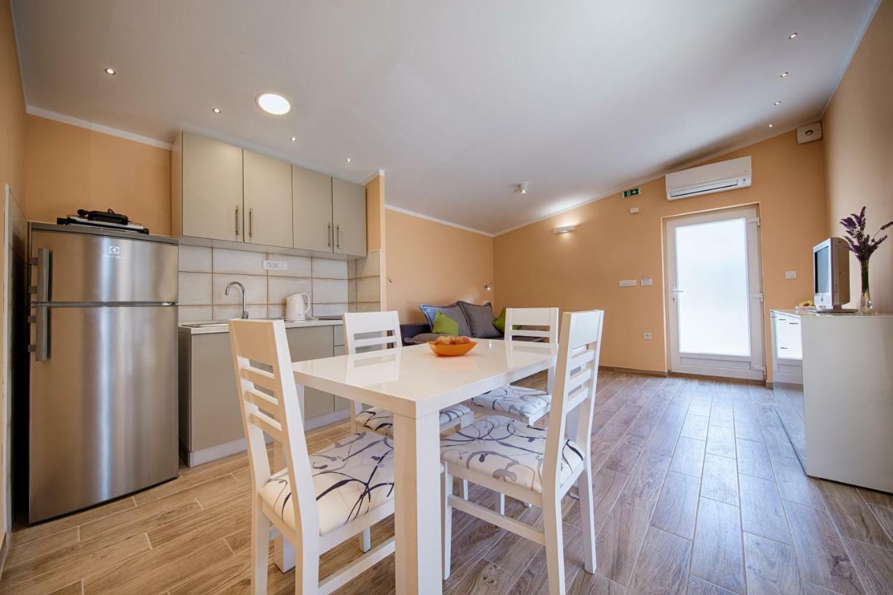 Betini Apartments - Authentic Island Escape Komiza Ngoại thất bức ảnh