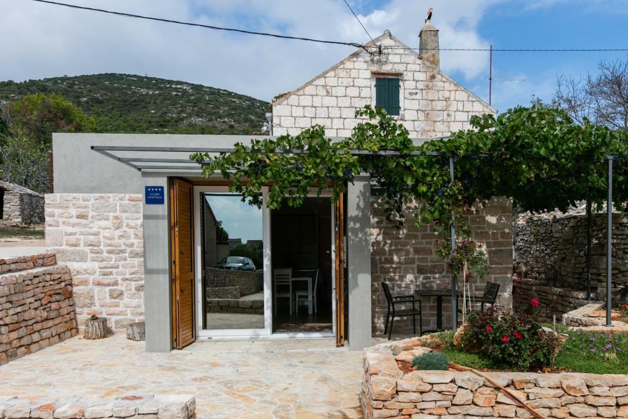 Betini Apartments - Authentic Island Escape Komiza Ngoại thất bức ảnh