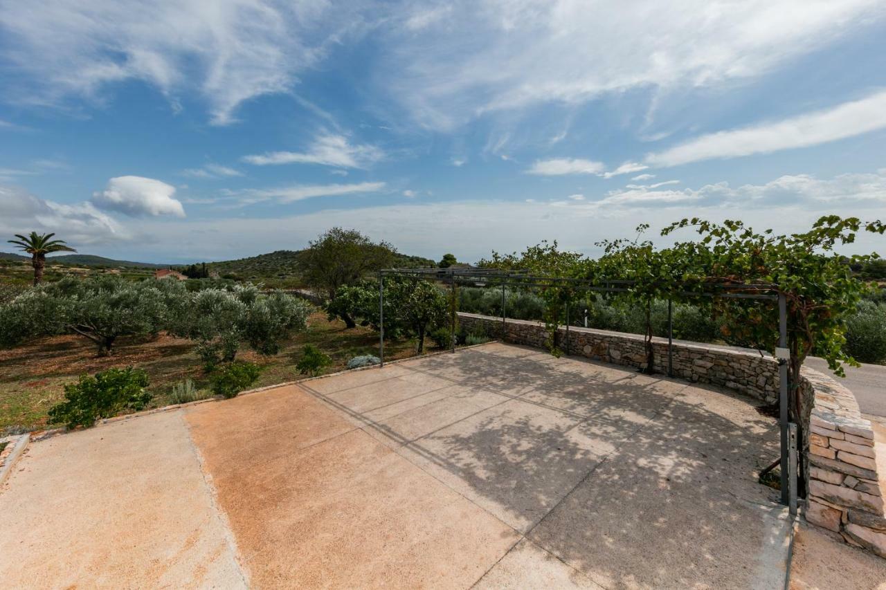 Betini Apartments - Authentic Island Escape Komiza Ngoại thất bức ảnh